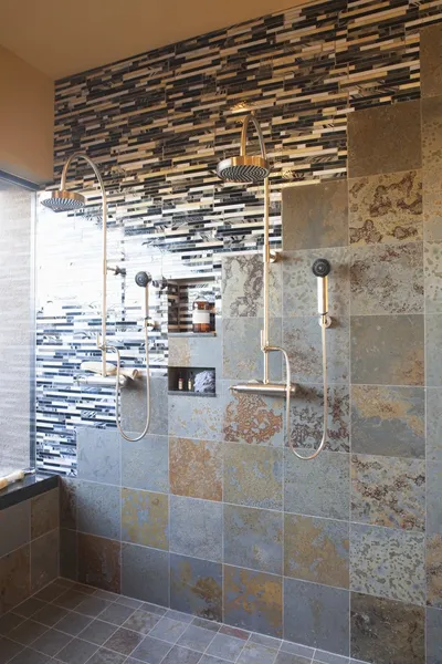 Contrasting tiles in wet room