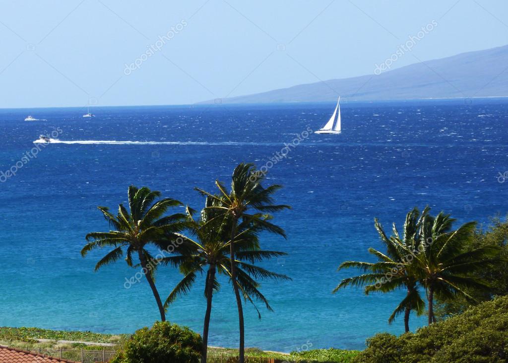 Maui Hawaii Beach Water Fun with Sailboat and Jet Ski — Stock Photo 