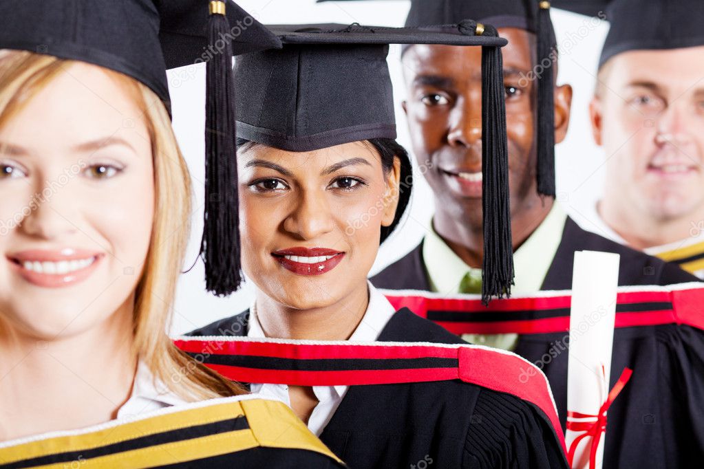 ırklı üniversite mezunları closeup dikey grup — Fotoğraf sahibi michaeljung - depositphotos_10423235-Group-of-college-graduates