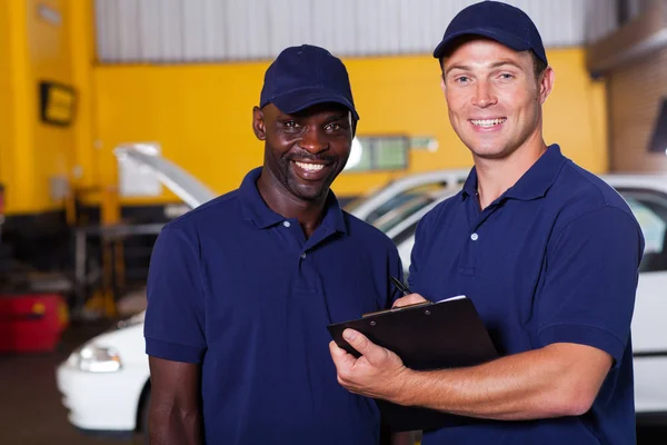 Vehicle service center manager and worker