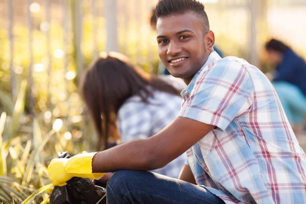 Teen volunteers cleaning streets