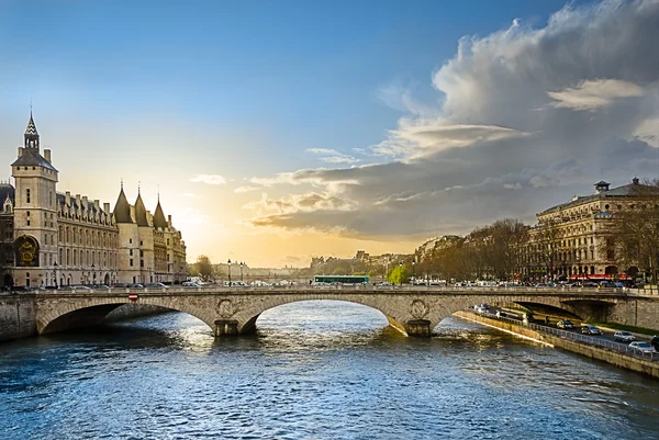 Sunset illuminates the bridge of Change ( Pont au Changeux ) and Conciergerie