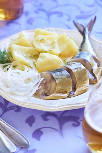 Smoked mackerel with potatoes and onions