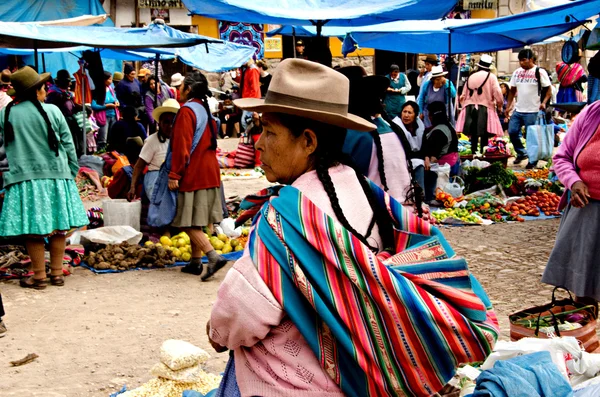 Mercado de Pisac, Peru
