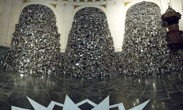 Art installation made of aluminum utensils cuisine