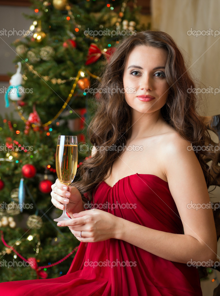 фото девушки с бокалом шампанского
