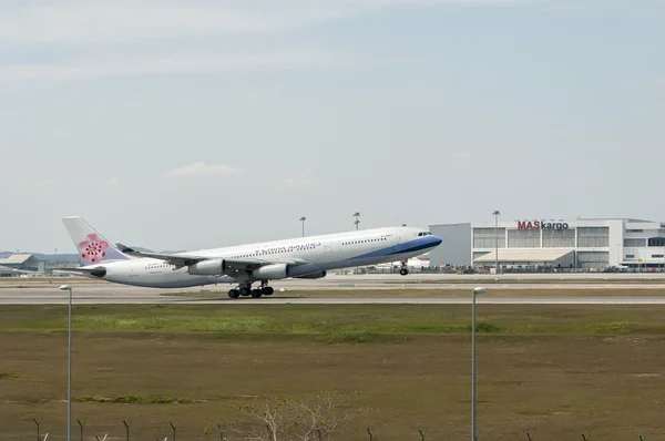 Airbus A340 Take Off