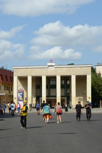 The metro station \