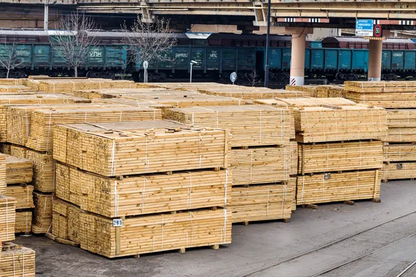 A pile of wood edged boards packed in stacks with tags size para