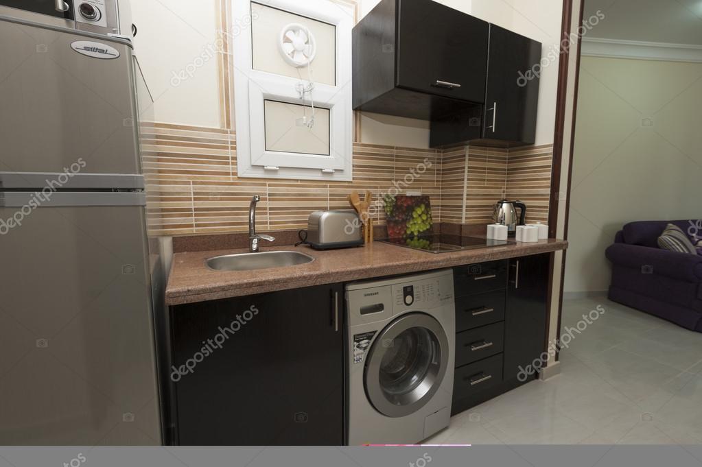 Kleine keuken in een appartement — stockfoto © paulvinten #13860153