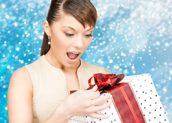 Happy woman with gift box — Stock Photo #32434455