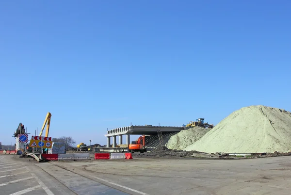 Construction of the viaduct