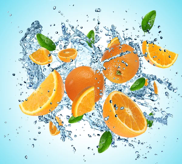 Oranges in water explosion