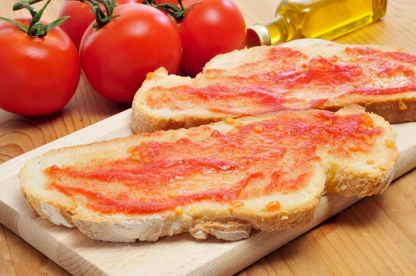 Pa amb tomaquet, bread with tomato, typical of Catalonia, Spain