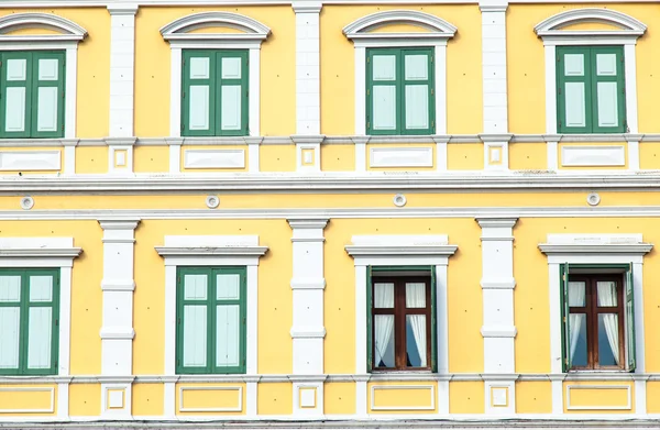 Window with light yellow walls.