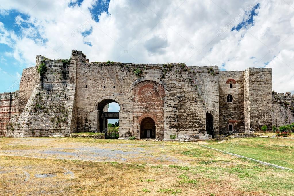 Famosa porta d'oro di Costantinopoli nella fortezza yedikule in — Foto