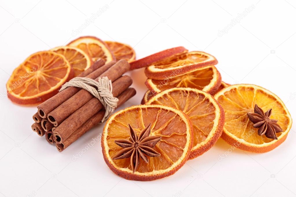 Décoration de Noël : orange, cannelle et anis étoilé — Photo #32378089