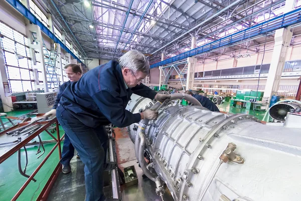 Mechanics work over assembly of aviation engine