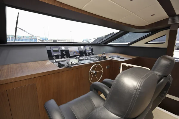 Dinette, driving consolle at Tecnomar Velvet 83 luxury yacht
