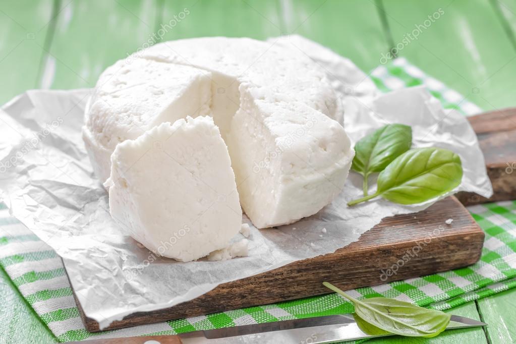 Как сделать простой сыр из коровьего молока