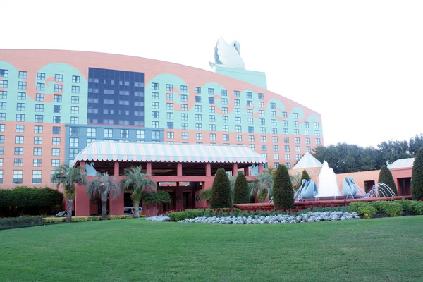 Swan Hotel at Walt Disney World (5)