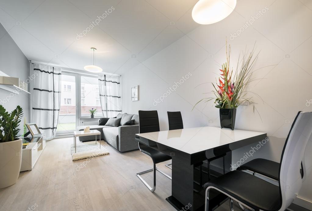 Moderno living comedor con piso de madera — fotos de stock ...