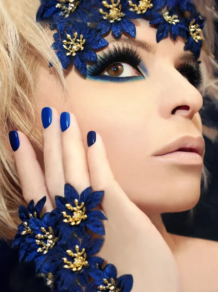 Luxurious blue makeup and manicures.