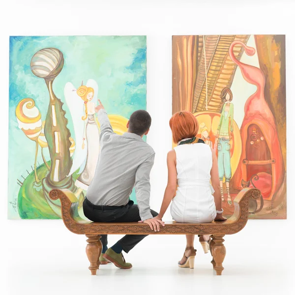 Couple talking about an artwork