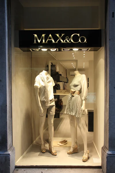 Fashion store - Max & Co