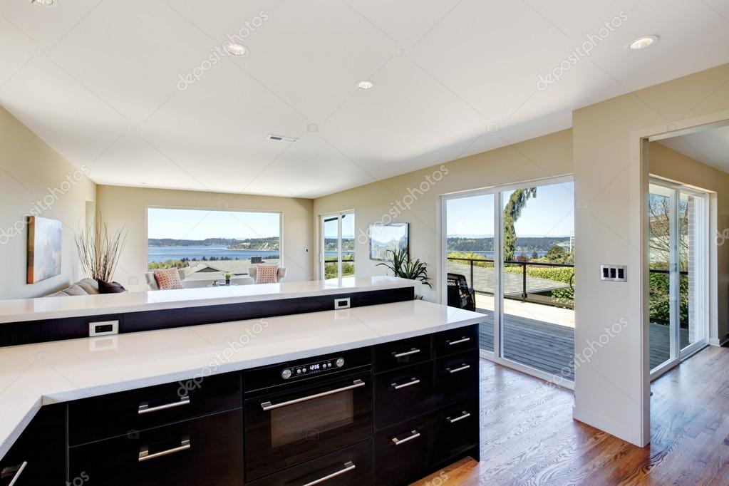 Diseño moderno de cocina y living comedor. idea del diseño de ... Diseño cocina abierta comedor