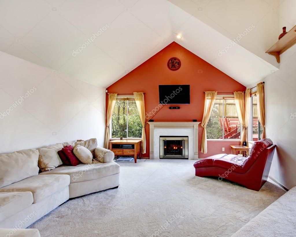Lichte woonkamer met contrast oranje muur — stockfoto © iriana88w ...