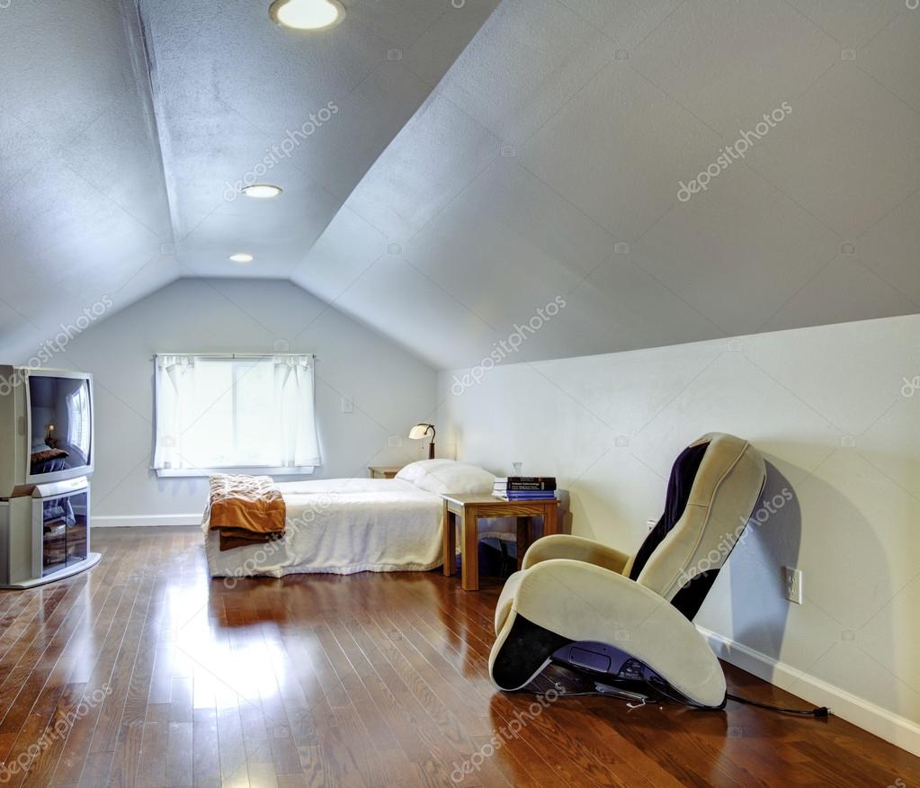 Interieur design idee voor lage plafond slaapkamer — stockfoto ...