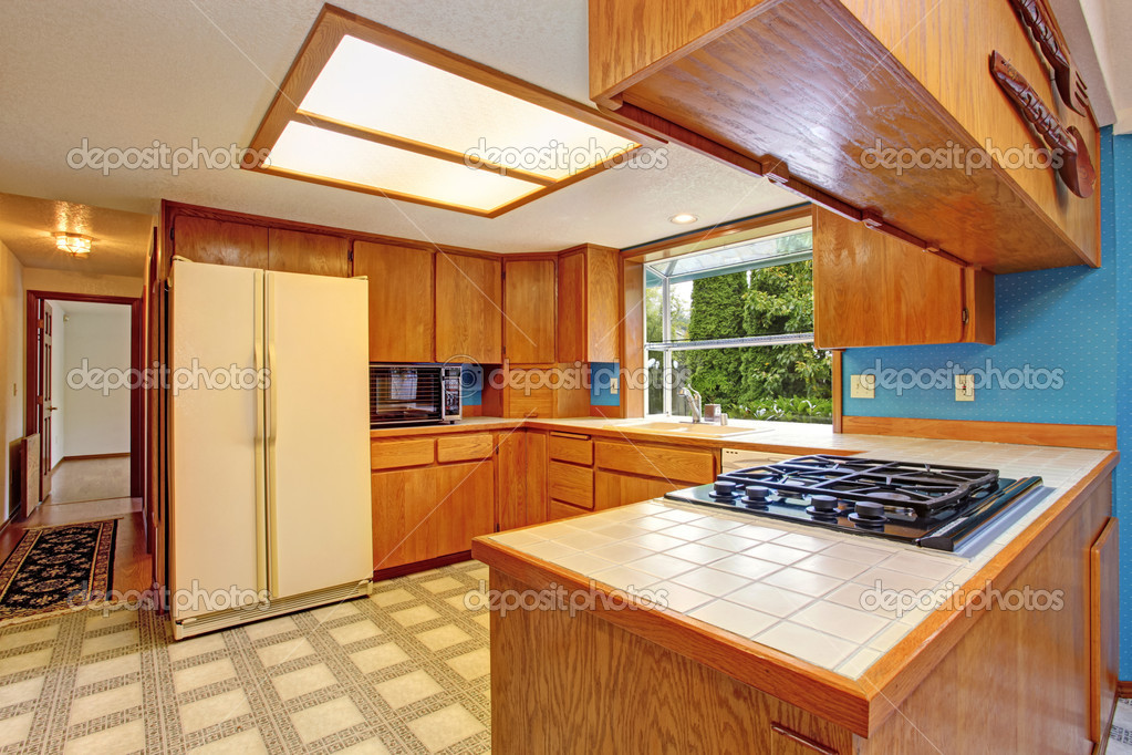 Cocina comedor con tragaluz — foto de stock © iriana88w #49180817 Sala con cocina y comedor