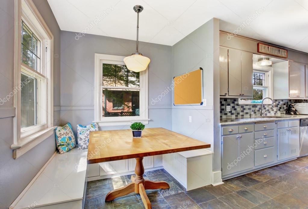 Keuken kamer interieur met kleine eethoek — stockfoto © iriana88w ...