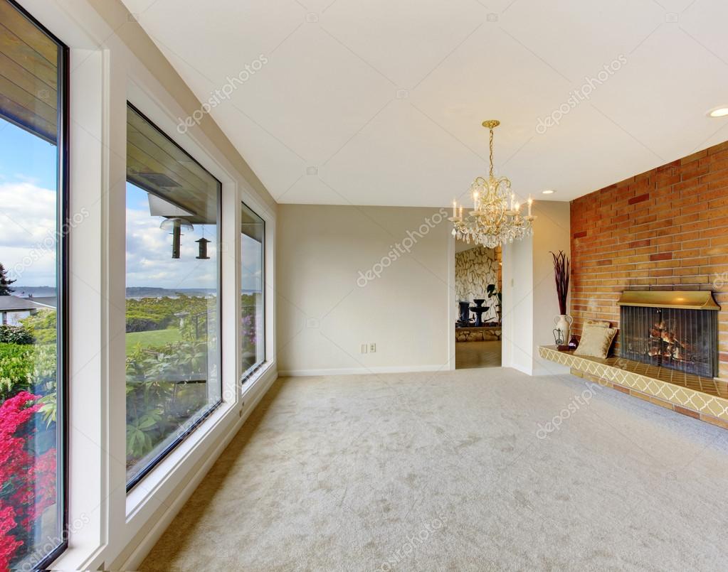 Interno vuoto soggiorno con camino in mattoni sfondo — foto stock ...