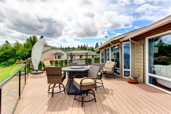 Walkout deck with patio area