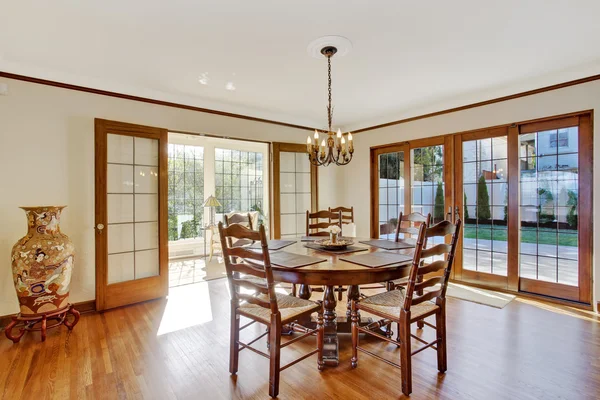 Luxury dining room with round table and chairs