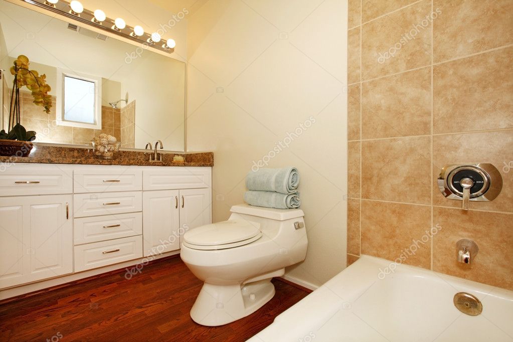 Bathroom with beige ceramic tiles and wood floor. — Stock Photo ...