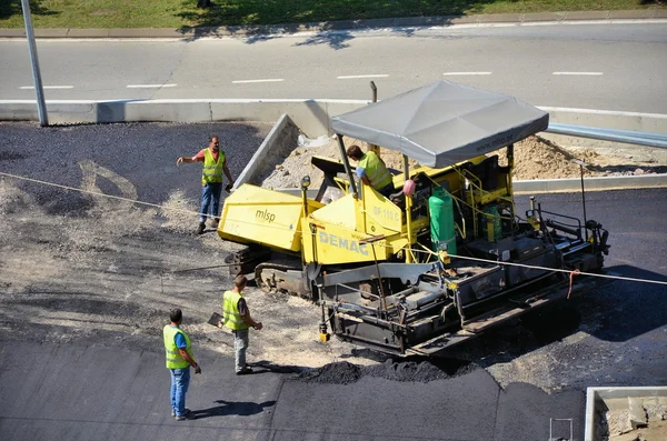 Machine for pave roads