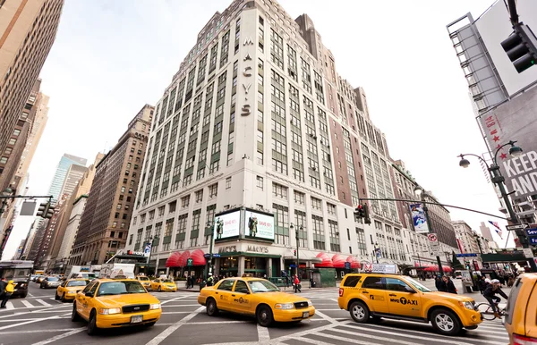 Point of intersection of 7th Av. and 34th st. in New York City