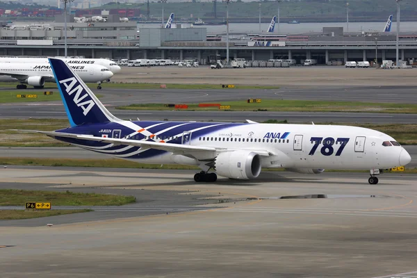ANA All Nippon Airways Boeing 787 Dreamliner Tokyo Haneda Airpor