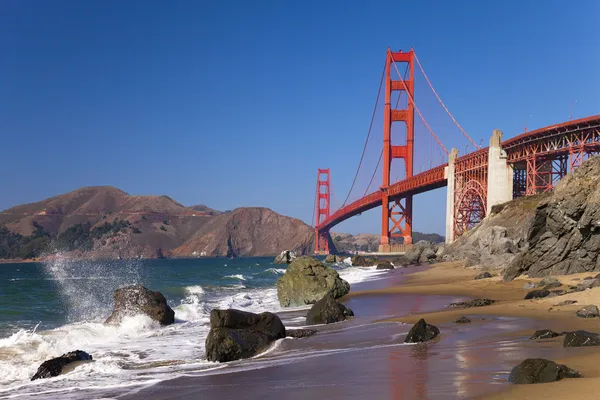 The Golden Gate Bridge w the waves