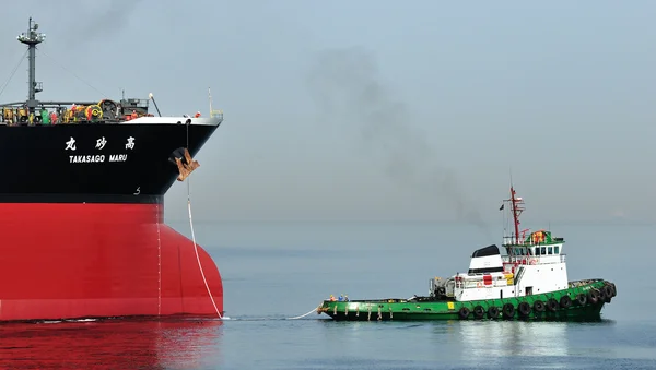 Tug connecting to tanker
