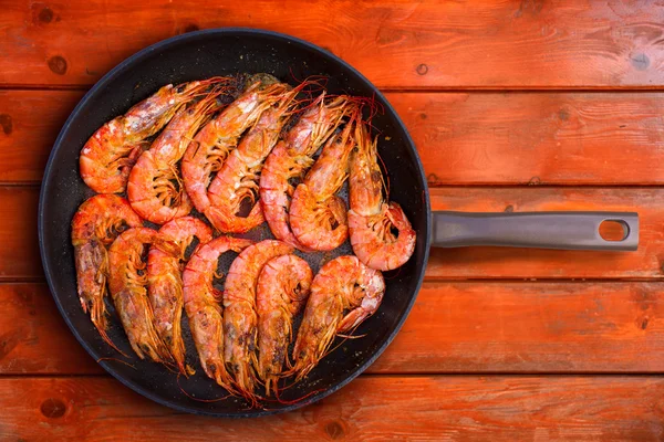 Grilled shrimp seafood in round pan