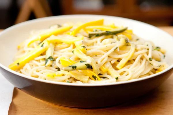 Zucchini pasta with cream sauce
