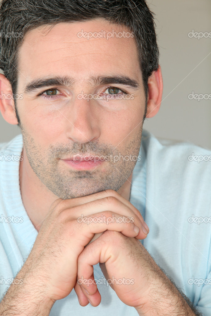 Porträt von schöner 30 jähriger Mann — Stockfoto © Goodluz #13956801