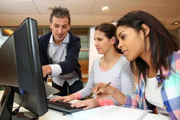 Trainer working in class with students