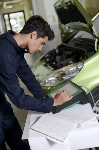 Students doing car diagnostic with computer