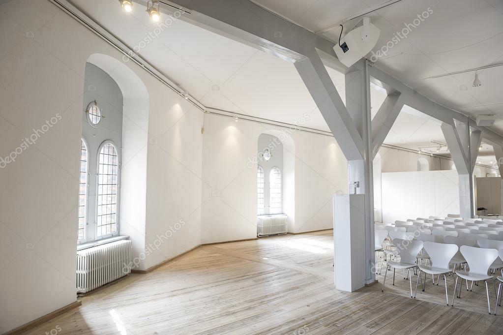 Luce arioso sede per riunioni — foto stock © moellerthomsen #23202532 Sedie moderne bianche