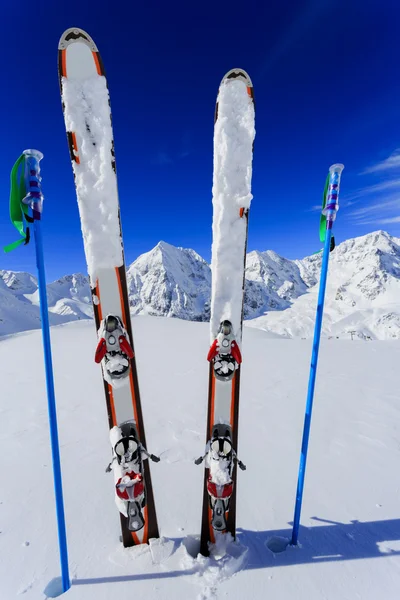 滑雪、 冬季、 山脉的滑雪道上滑雪设备 - 图库